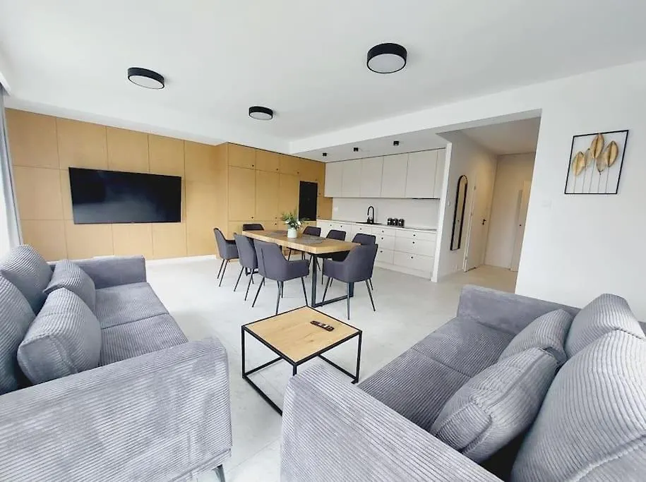 Przestronny apartament, ogródek, bezpłatne miejsca postojowe w garażu, AWG APARTMENTS-1