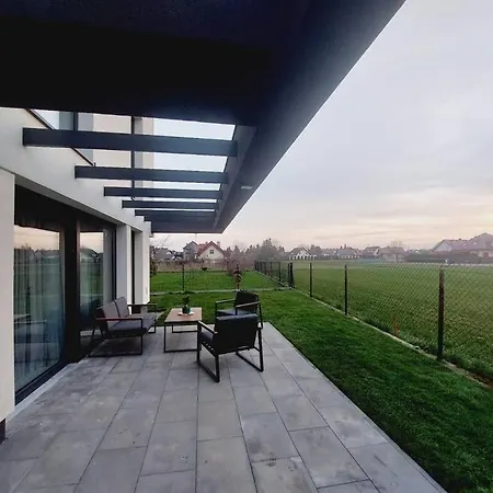 Przestronny apartament, ogródek, bezpłatne miejsca postojowe w garażu, AWG APARTMENTS-2