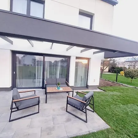 Przestronny apartament, ogródek, bezpłatne miejsca postojowe w garażu, AWG APARTMENTS-3